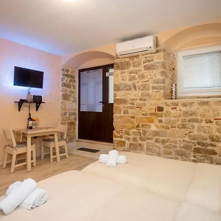 Splitska Kala Apartamento *